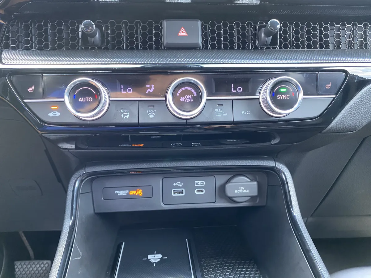2024 Honda CR-V Hybrid Sport Touring thumbnail 27