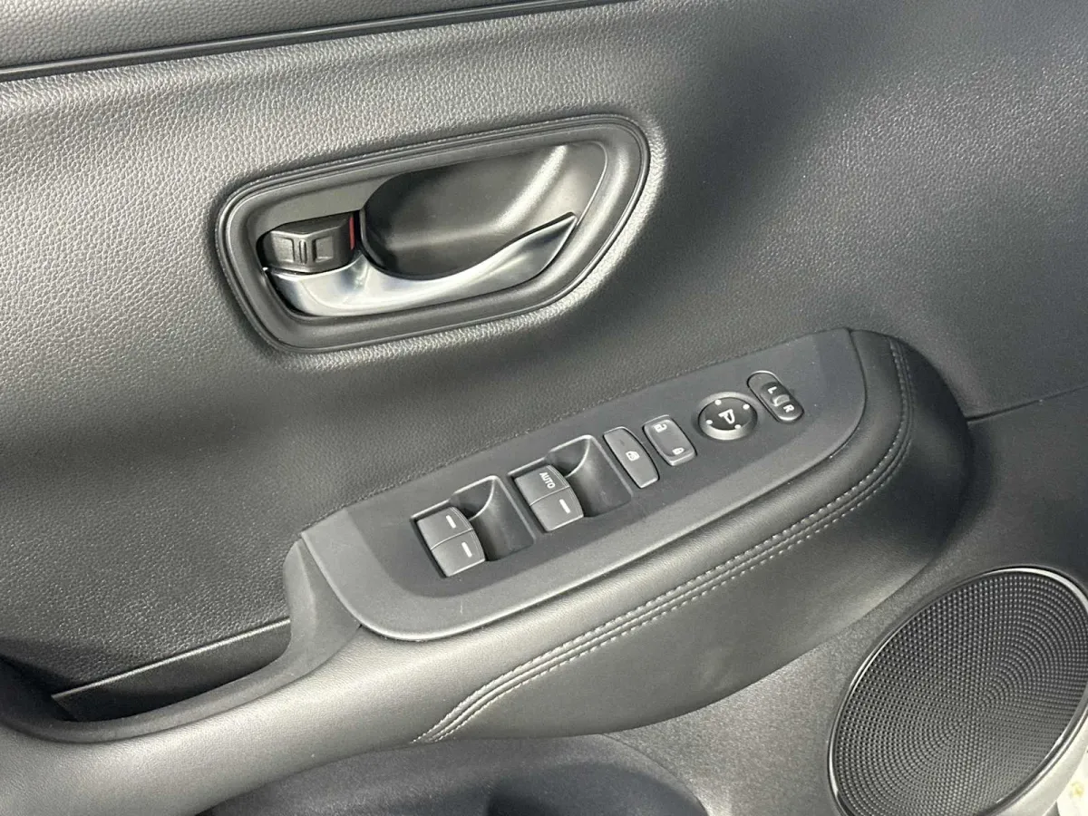 2024 Honda HR-V LX thumbnail 11