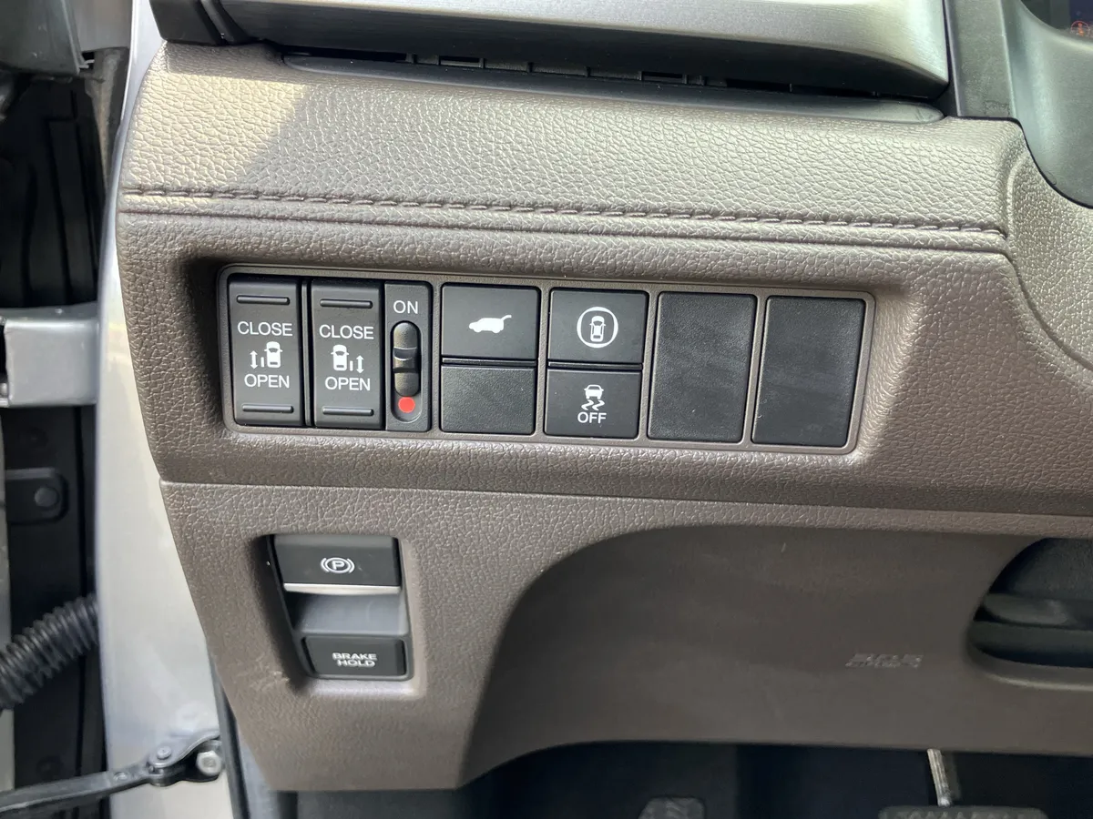 2024 Honda Odyssey EX-L Auto thumbnail 56