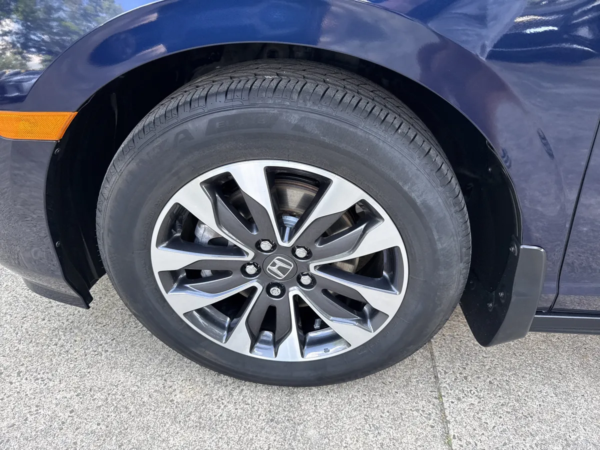 2024 Honda Odyssey EX-L thumbnail 11