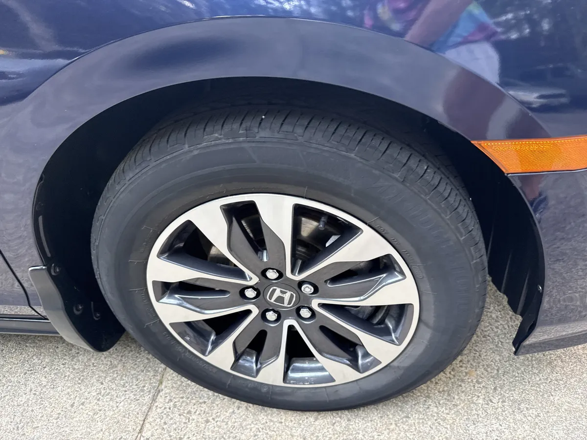 2024 Honda Odyssey EX-L thumbnail 12