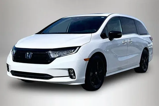 2024 Honda Odyssey Sport thumbnail 2