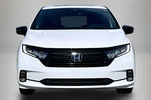 2024 Honda Odyssey Sport thumbnail 3