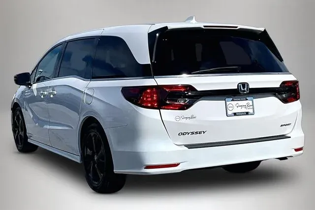2024 Honda Odyssey Sport thumbnail 4