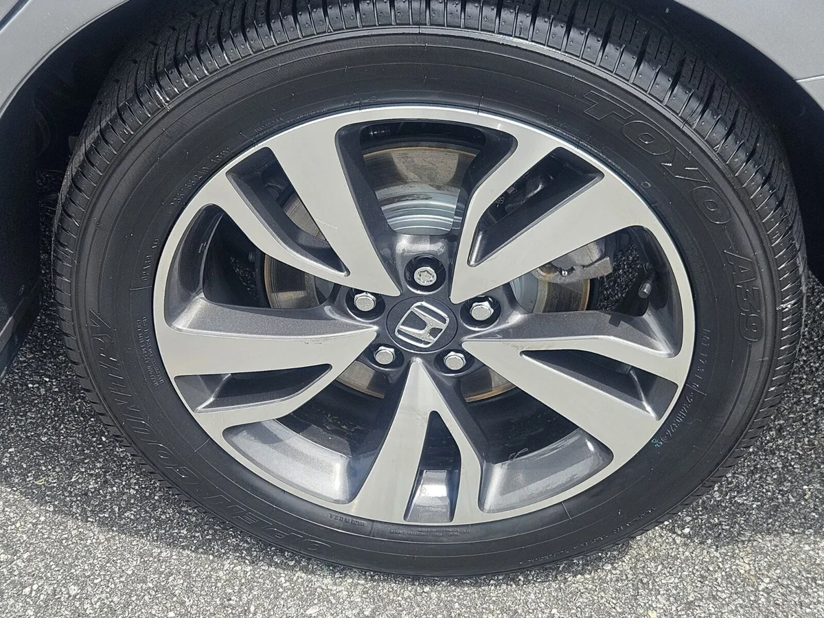 2024 Honda Odyssey Touring thumbnail 10