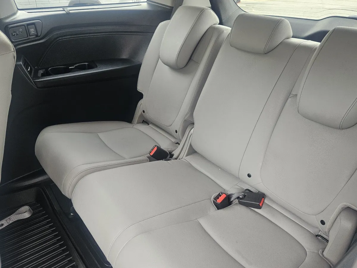 2024 Honda Odyssey Touring thumbnail 11