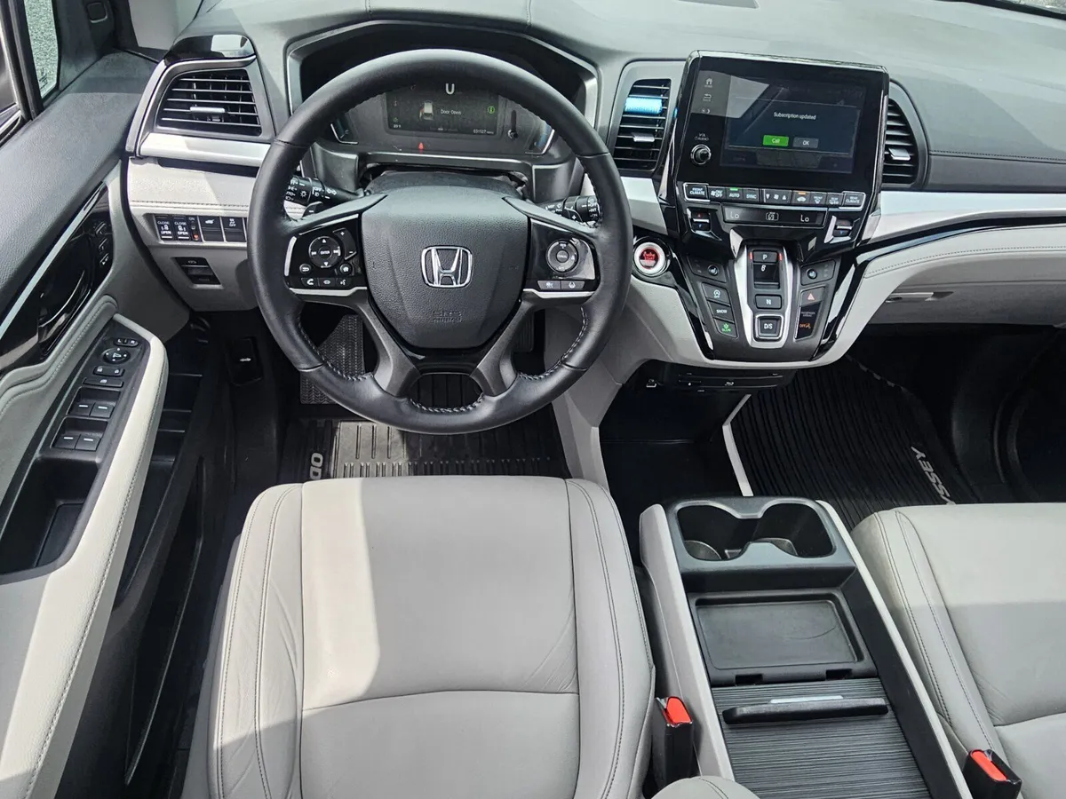 2024 Honda Odyssey Touring thumbnail 14