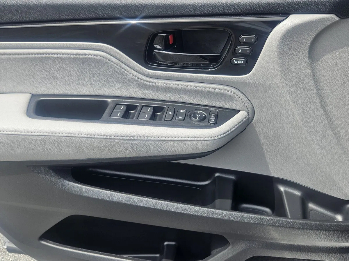 2024 Honda Odyssey Touring thumbnail 18