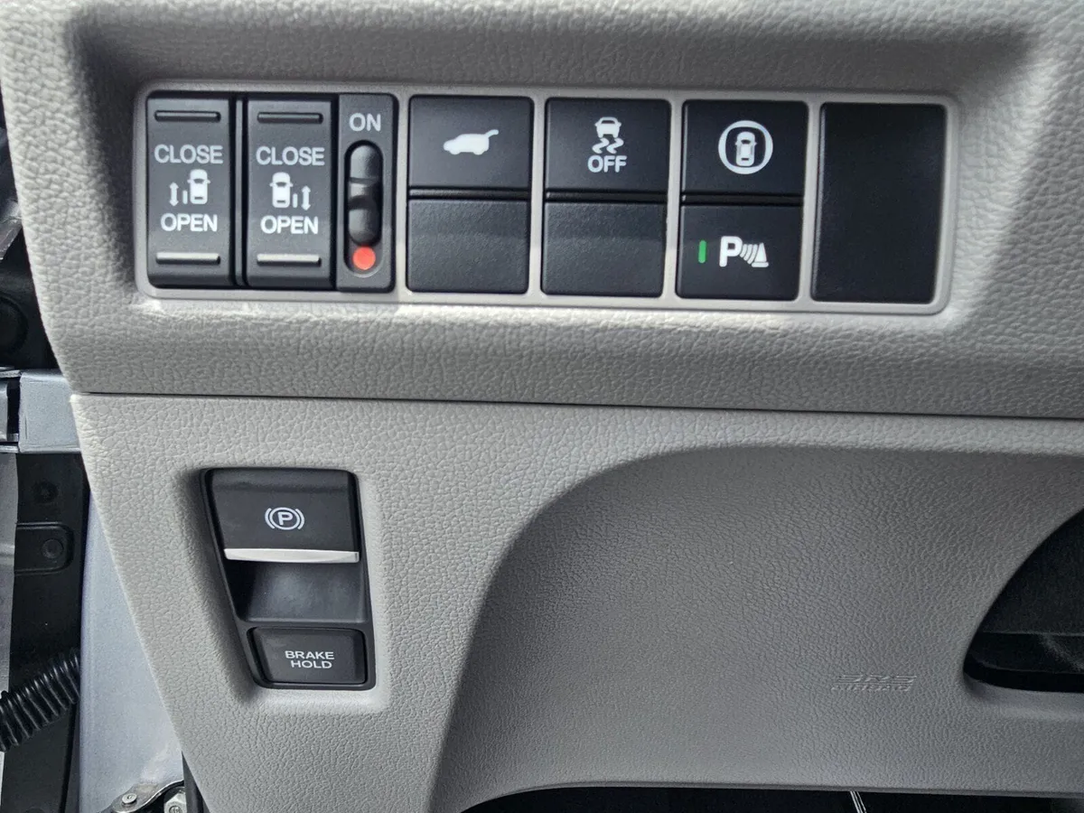 2024 Honda Odyssey Touring thumbnail 19