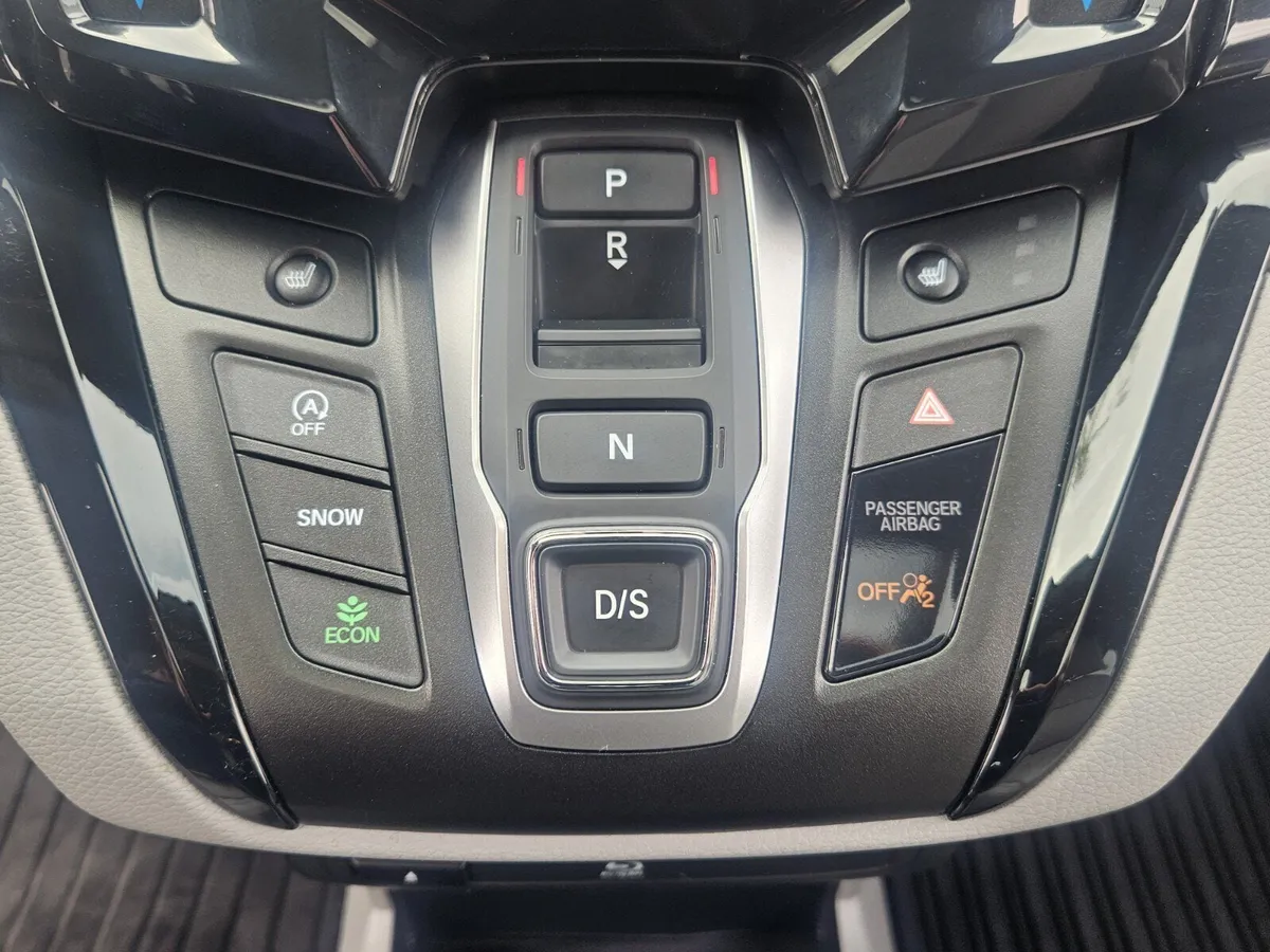 2024 Honda Odyssey Touring thumbnail 22