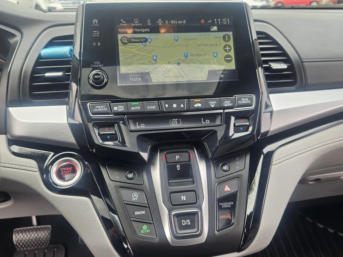 2024 Honda Odyssey Touring thumbnail 23