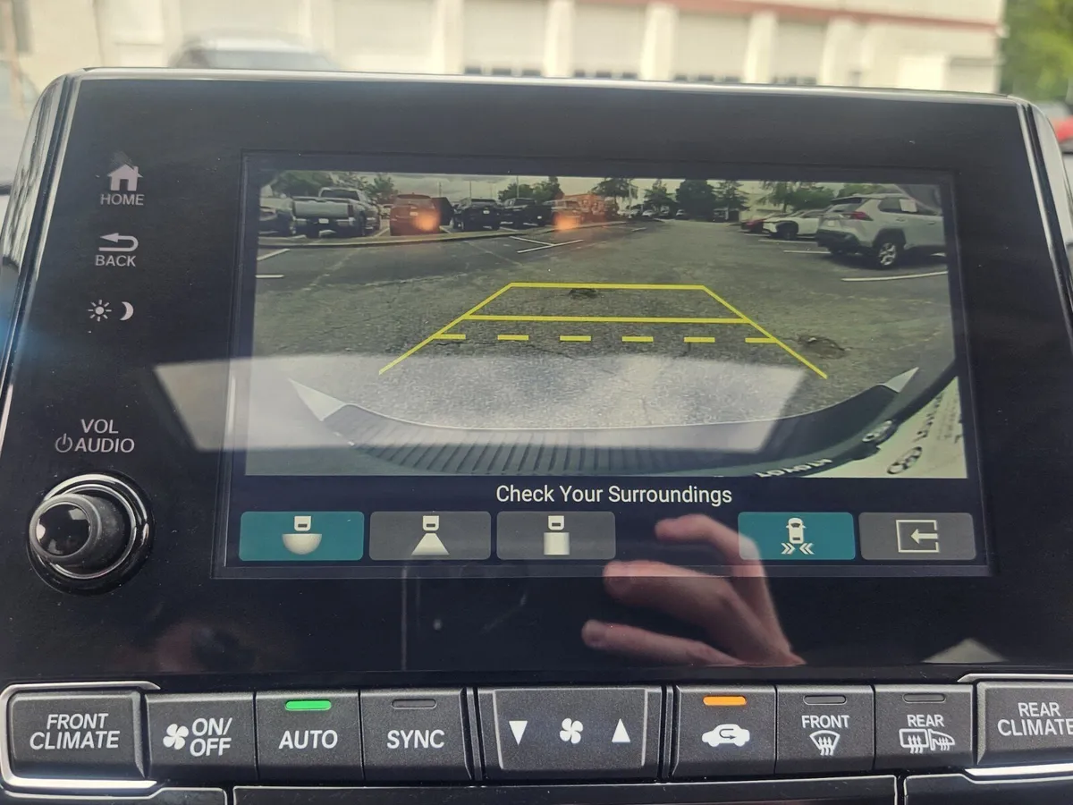 2024 Honda Odyssey Touring thumbnail 25