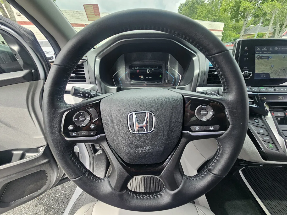2024 Honda Odyssey Touring thumbnail 28