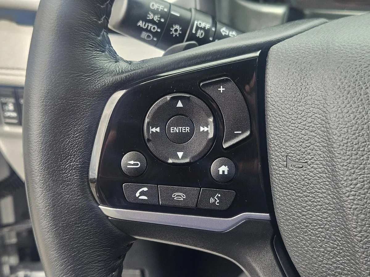 2024 Honda Odyssey Touring thumbnail 30