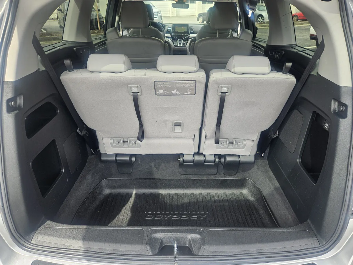 2024 Honda Odyssey Touring thumbnail 32