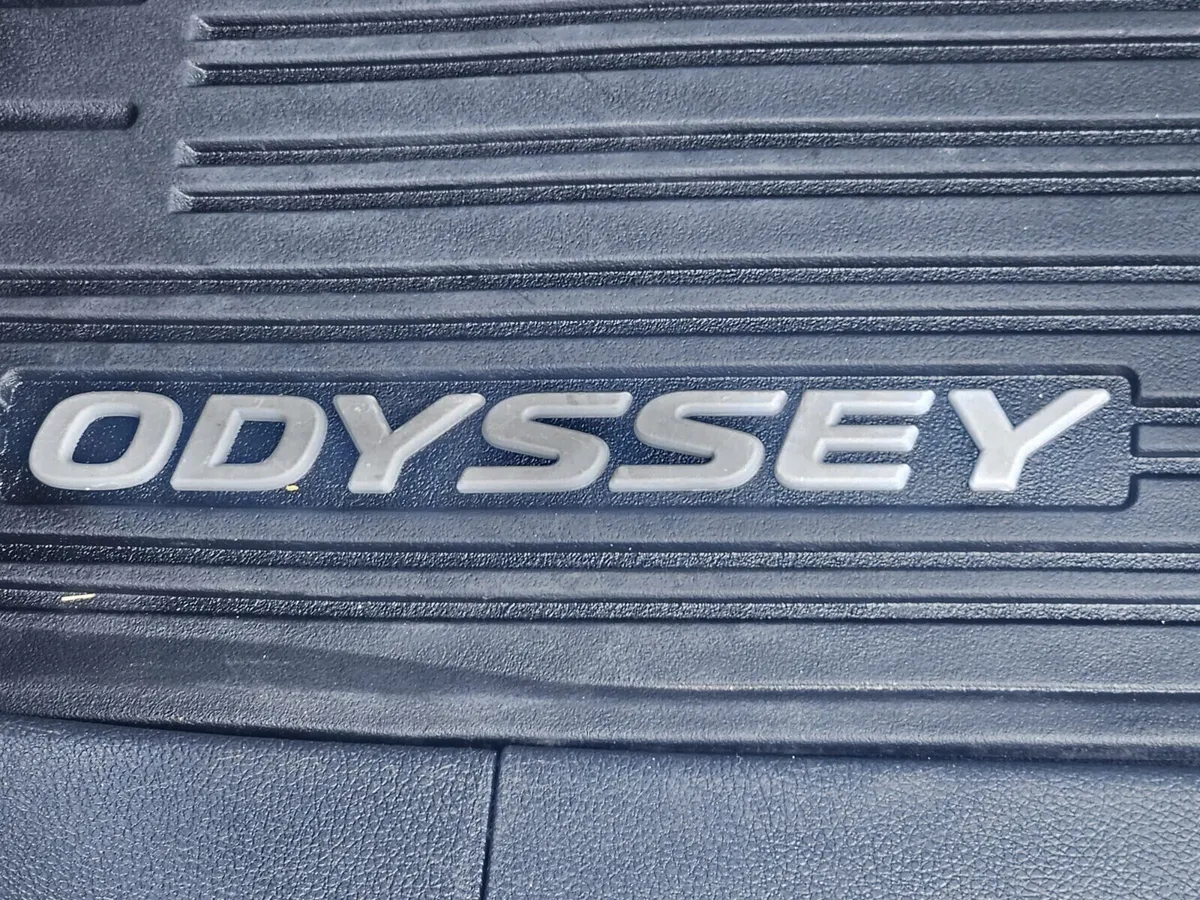 2024 Honda Odyssey Touring thumbnail 37