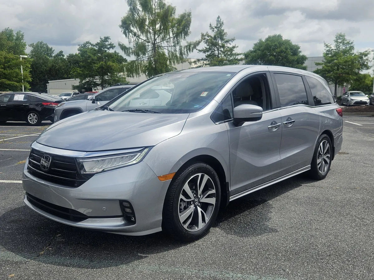 2024 Honda Odyssey Touring thumbnail 4