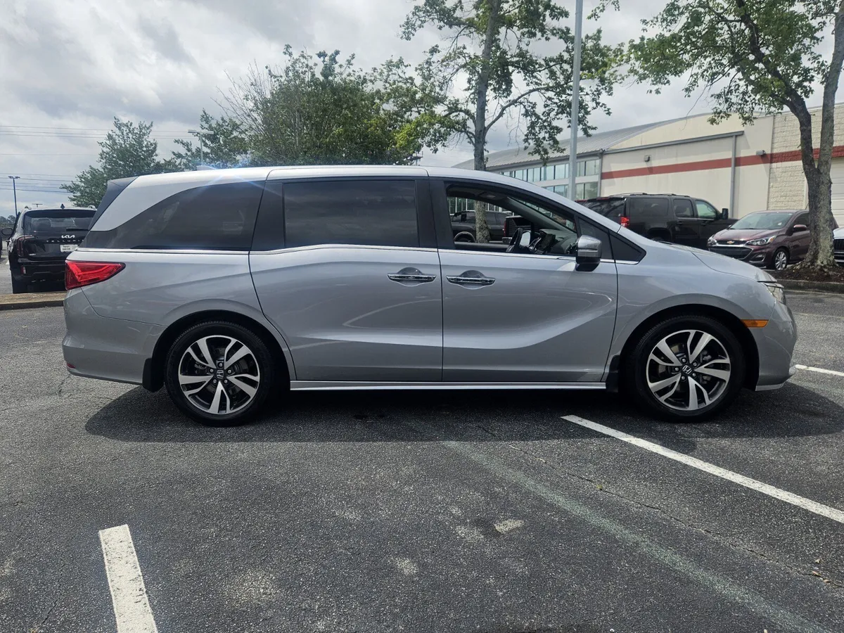 2024 Honda Odyssey Touring thumbnail 6