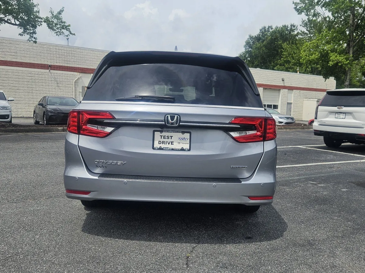 2024 Honda Odyssey Touring thumbnail 7