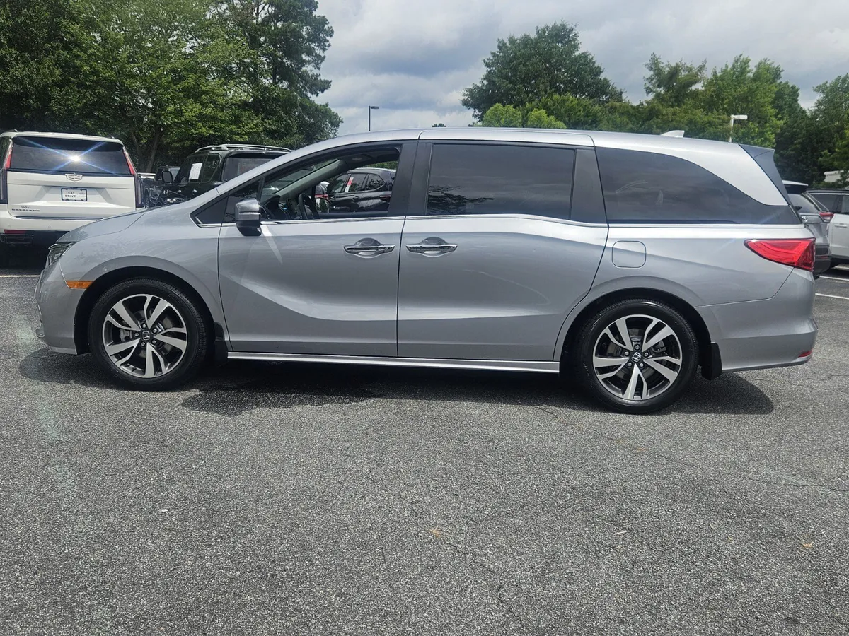 2024 Honda Odyssey Touring thumbnail 9