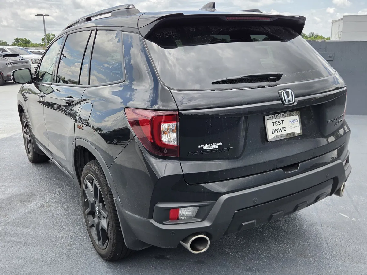 2024 Honda Passport Black Edition thumbnail 5