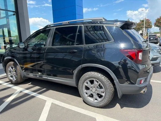 2024 Honda Passport TrailSport thumbnail 2