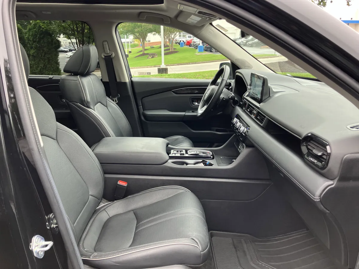 2024 Honda Pilot Elite AWD thumbnail 37