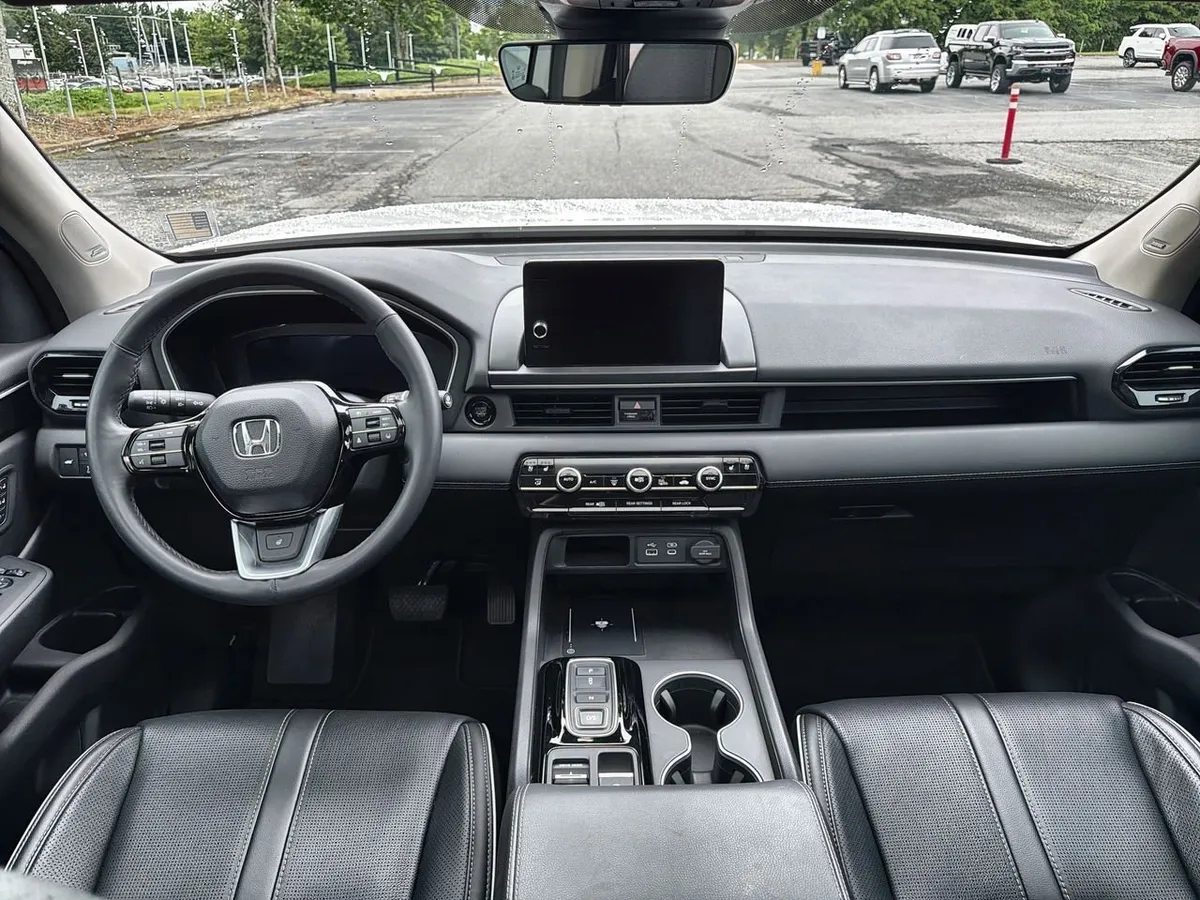 2024 Honda Pilot Elite thumbnail 17