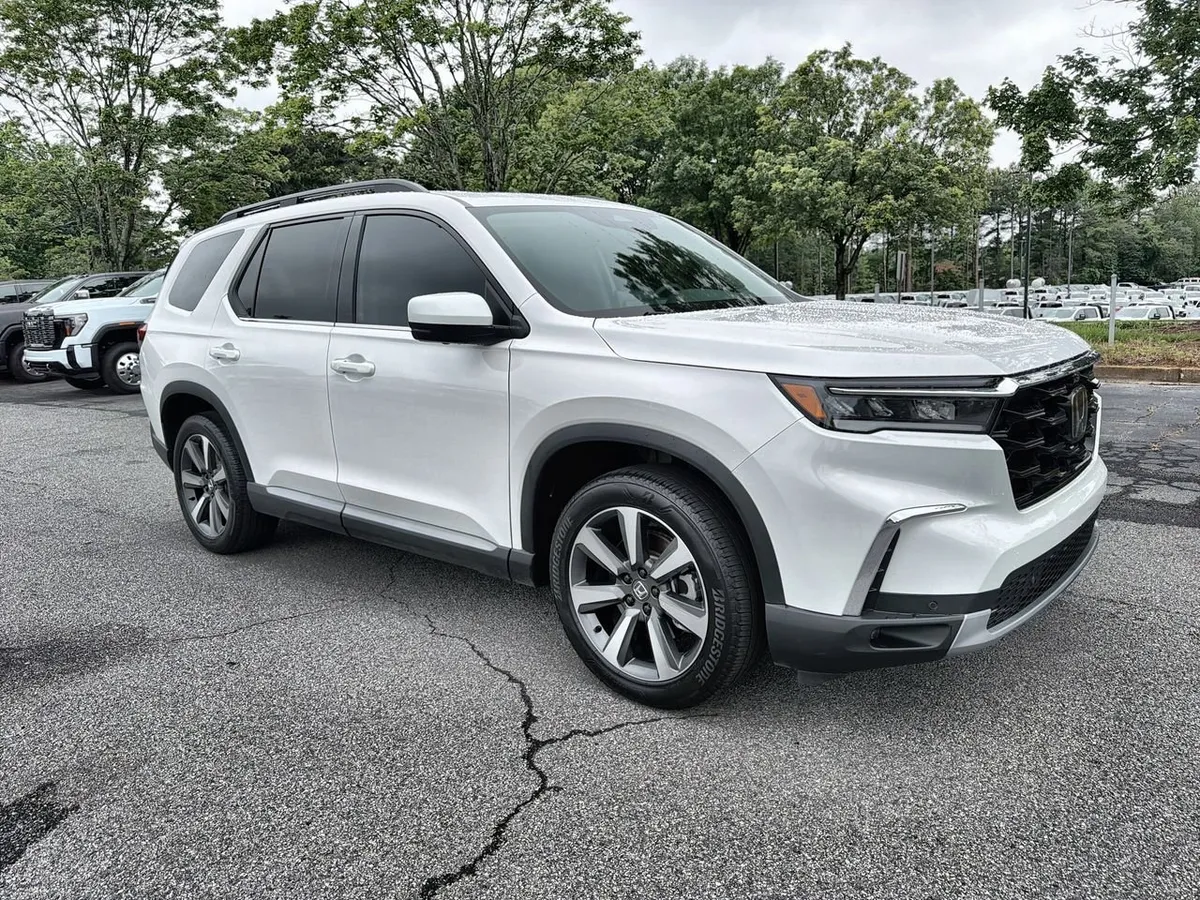 2024 Honda Pilot Elite thumbnail 2