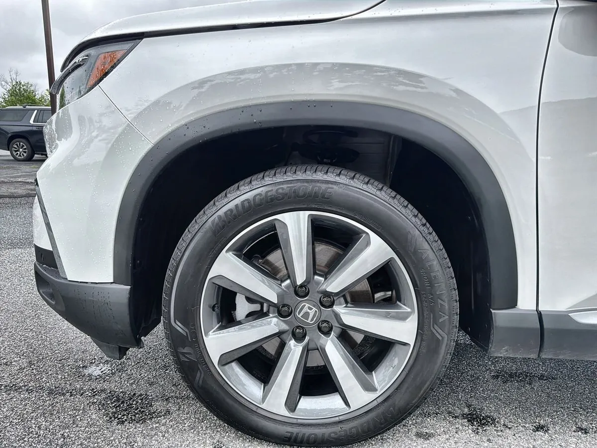 2024 Honda Pilot Elite thumbnail 28