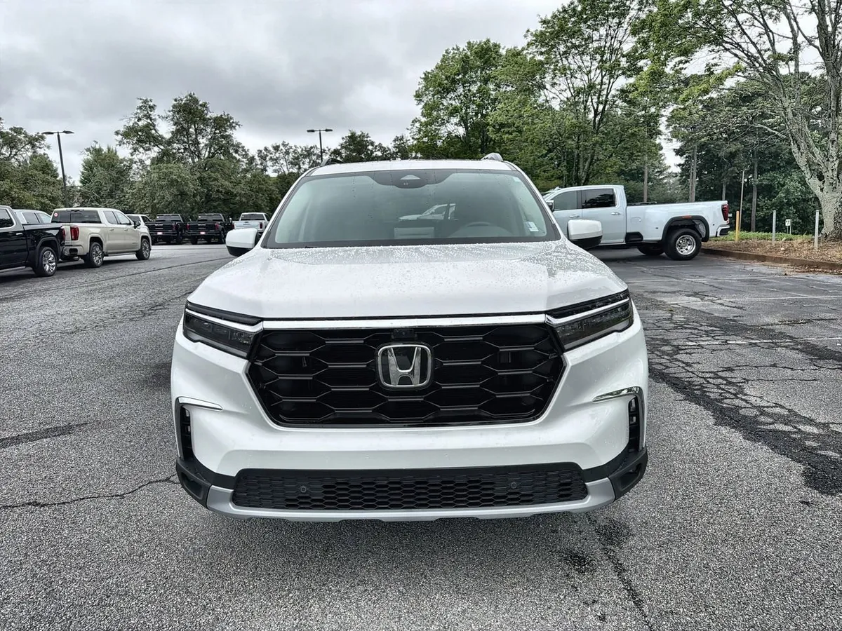 2024 Honda Pilot Elite thumbnail 3