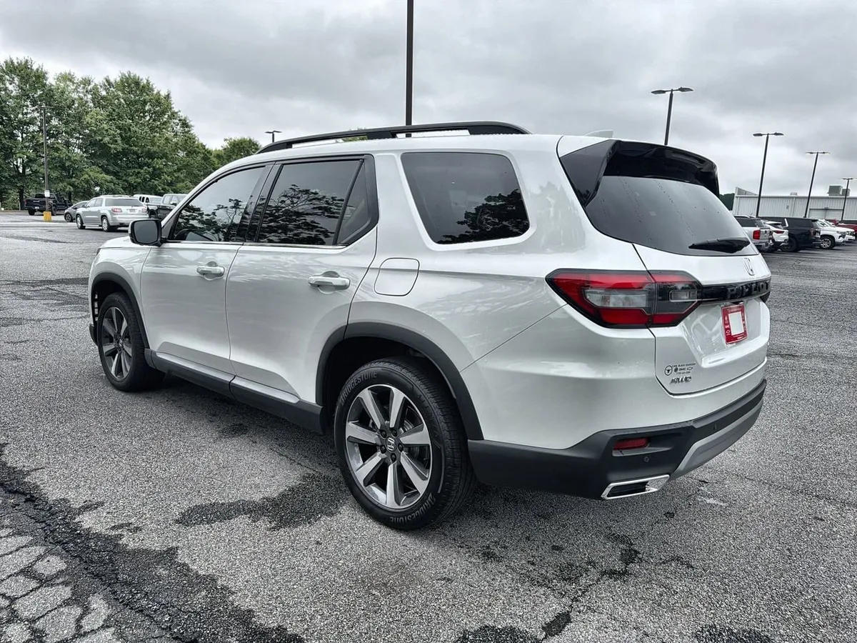 2024 Honda Pilot Elite thumbnail 6