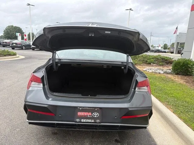 2024 Hyundai Elantra Limited thumbnail 13
