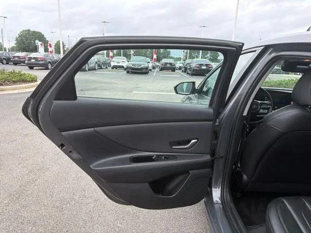 2024 Hyundai Elantra Limited thumbnail 16