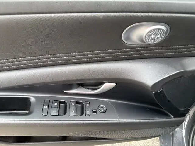 2024 Hyundai Elantra Limited thumbnail 25
