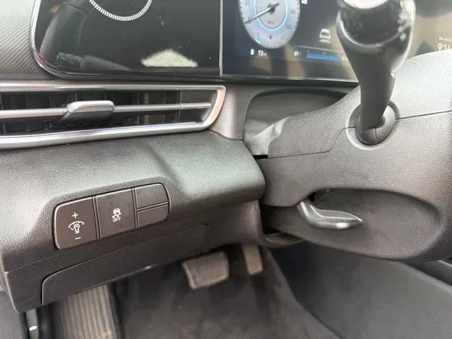 2024 Hyundai Elantra Limited thumbnail 30
