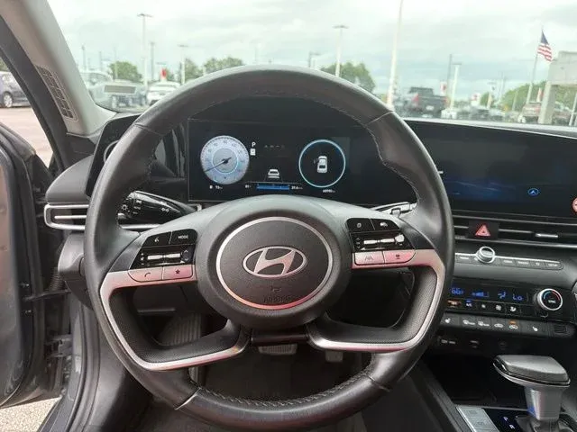2024 Hyundai Elantra Limited thumbnail 31