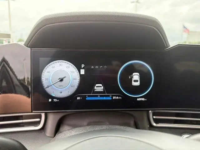 2024 Hyundai Elantra Limited thumbnail 32