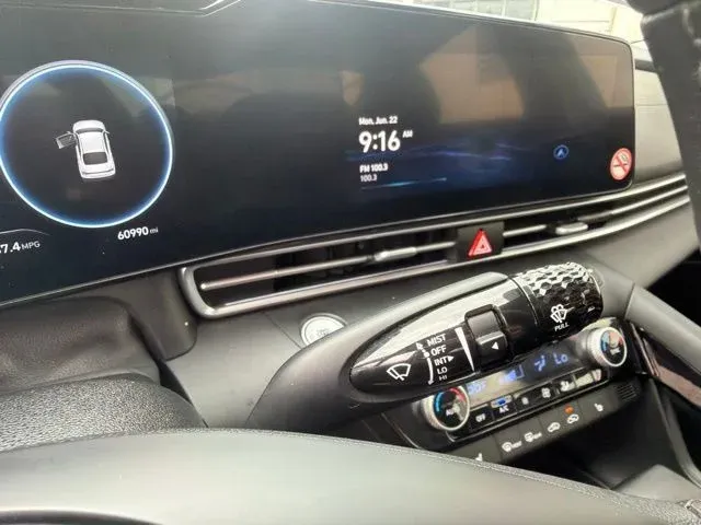 2024 Hyundai Elantra Limited thumbnail 34