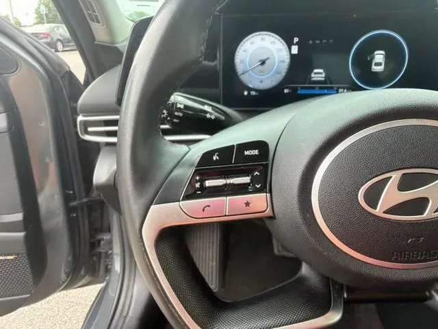 2024 Hyundai Elantra Limited thumbnail 35