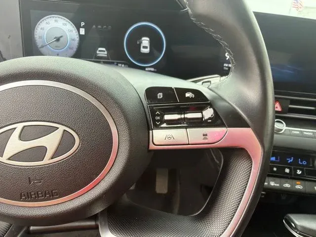 2024 Hyundai Elantra Limited thumbnail 36