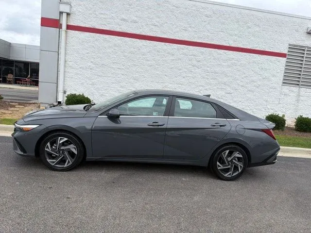 2024 Hyundai Elantra Limited thumbnail 4