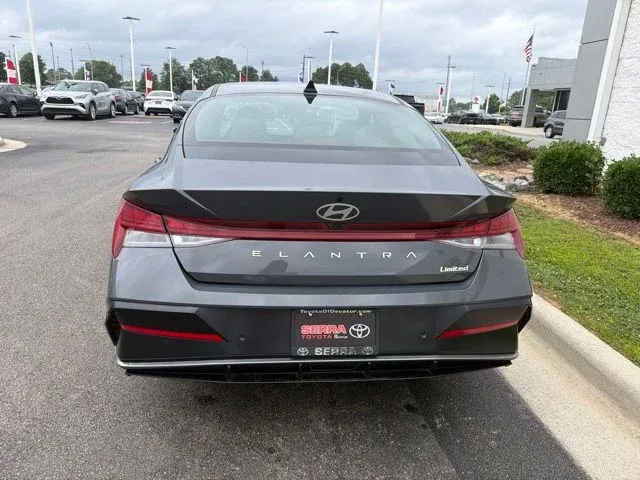 2024 Hyundai Elantra Limited thumbnail 8