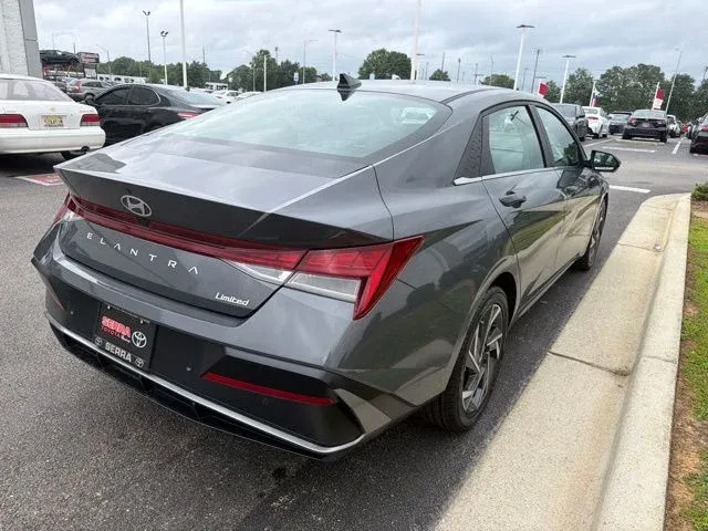 2024 Hyundai Elantra Limited thumbnail 9
