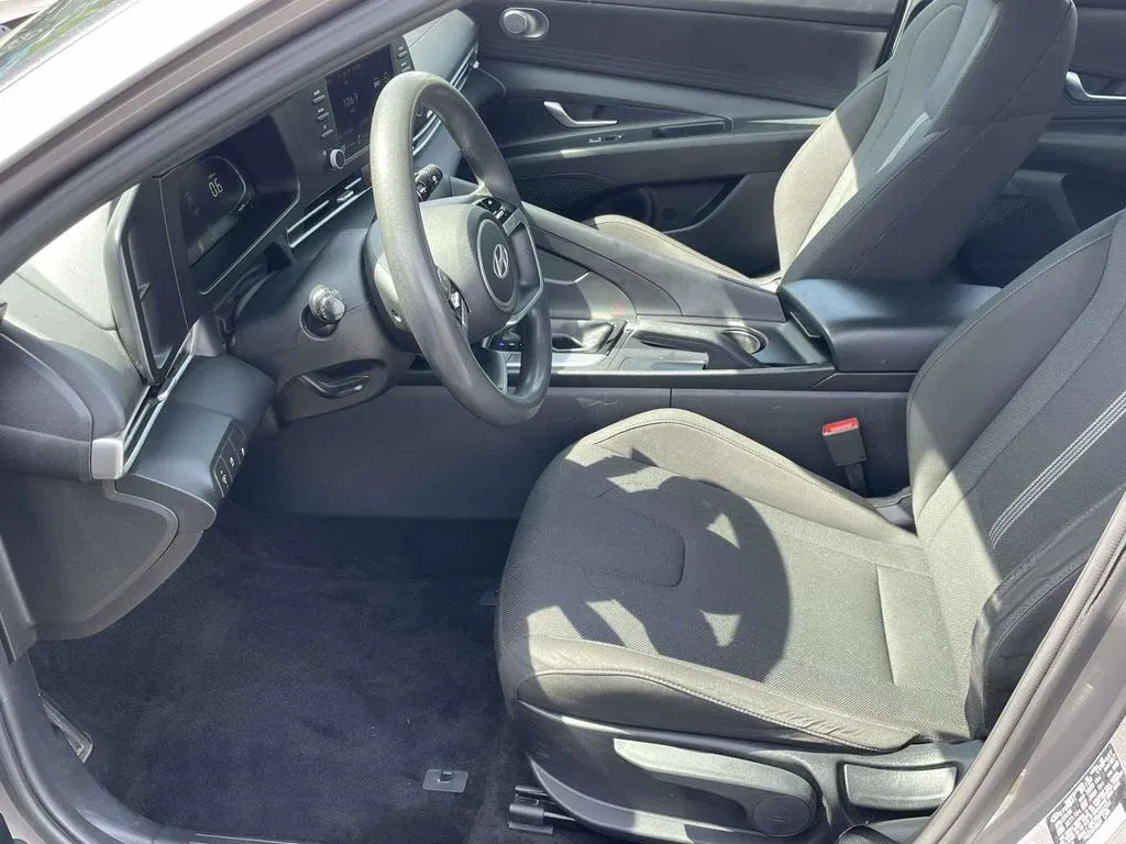 2024 Hyundai Elantra SE thumbnail 11