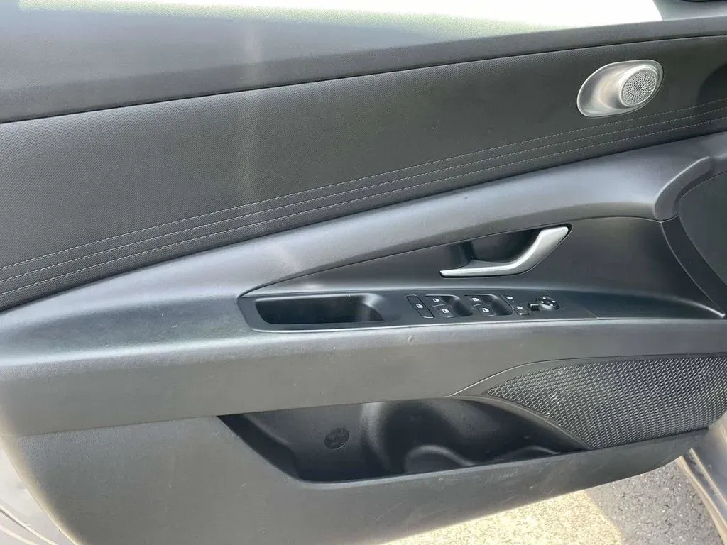 2024 Hyundai Elantra SE thumbnail 12