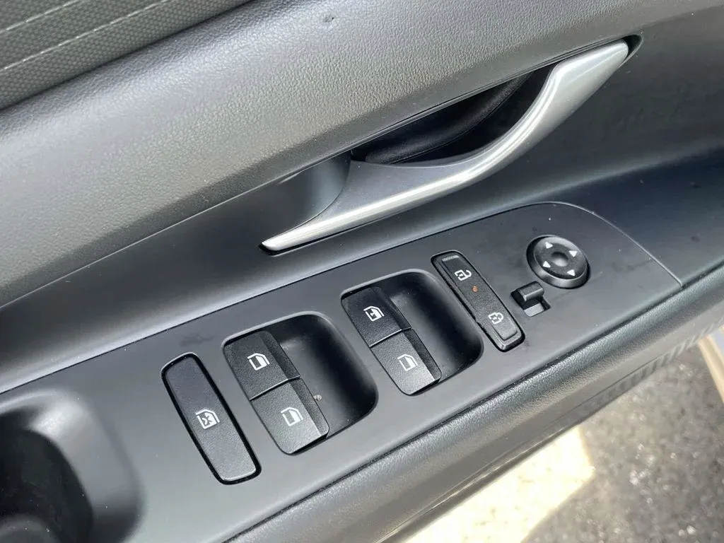 2024 Hyundai Elantra SE thumbnail 13