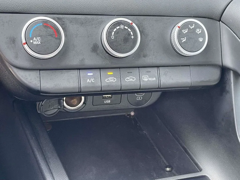2024 Hyundai Elantra SE thumbnail 16