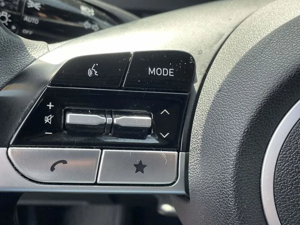 2024 Hyundai Elantra SE thumbnail 18