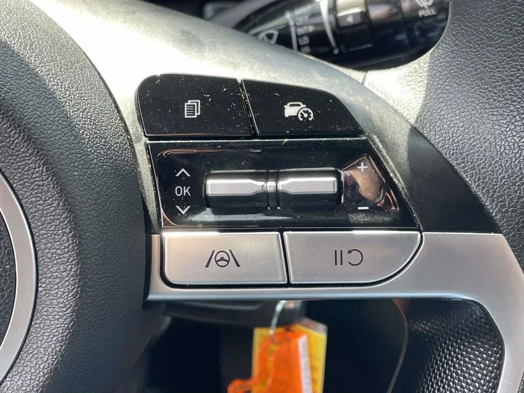 2024 Hyundai Elantra SE thumbnail 19